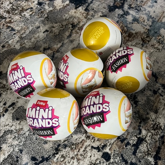 Zuru Mini Brands Fashion Capsules - Picture 1 of 1